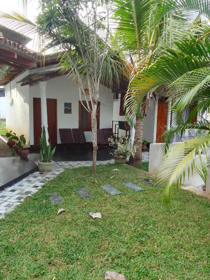Bed and Breakfast Peacock Garden Tangalle Exterior foto